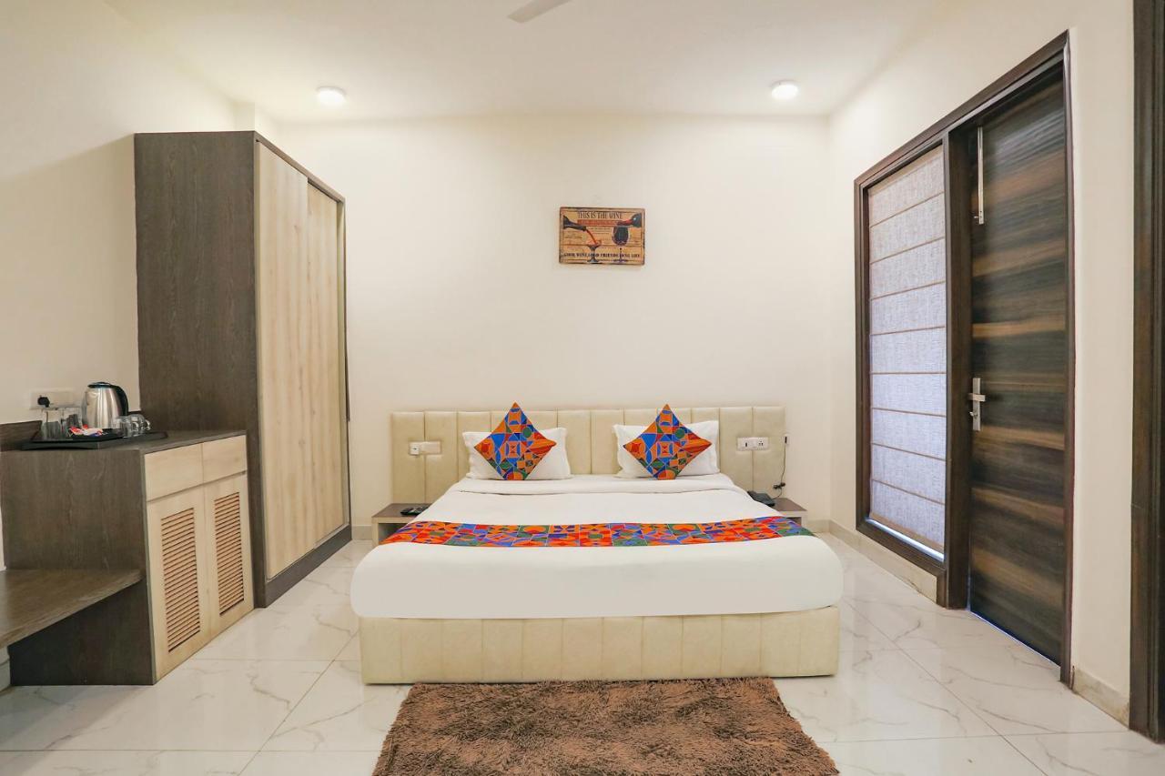 Fabhotel Ab Inn Huda City Center Гургаон Екстериор снимка