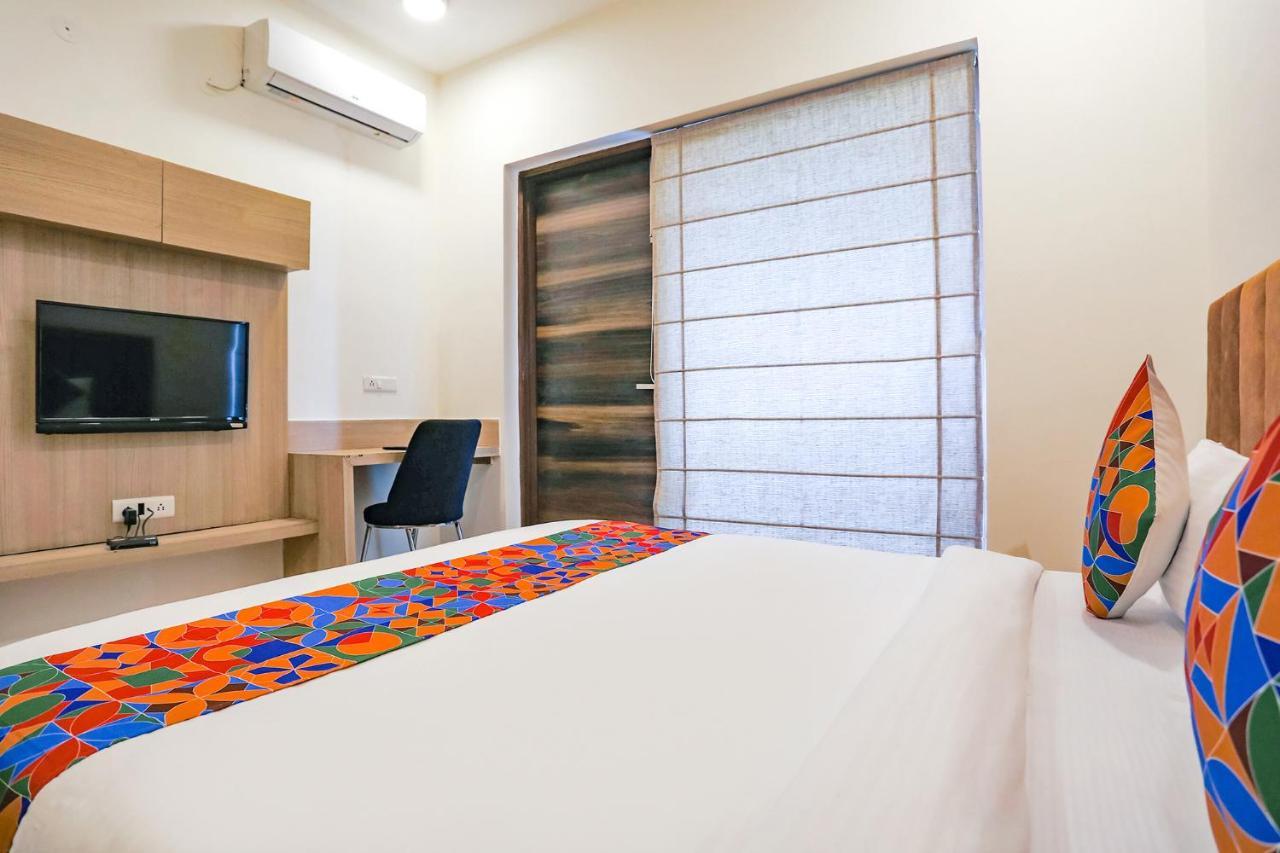 Fabhotel Ab Inn Huda City Center Гургаон Екстериор снимка